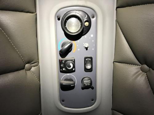 2007 Freightliner COLUMBIA 120 Control: Does Not Include Fan Knob, Light Cracked Along Top Edge