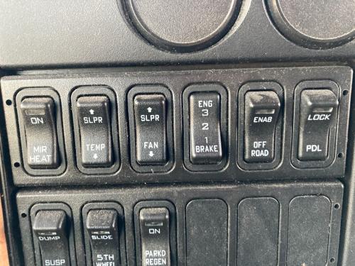 International PROSTAR Dash Panel: Switch Panel