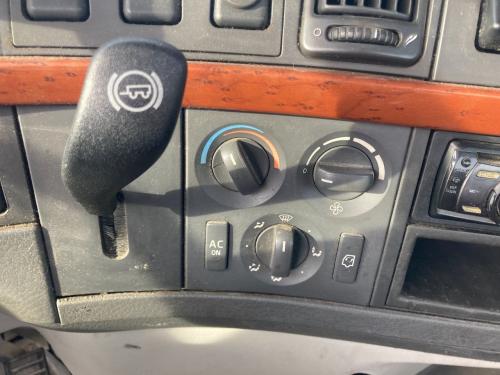 2009 Volvo VNM Heater & AC Temp Control: 3 Knobs, 2 Buttons
