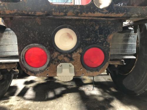2006 Freightliner COLUMBIA 120 Tail Panel: 2 Red Lights, 1 White Light, Shows Minor Surface Rust