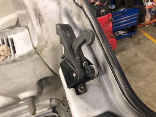 2011 Freightliner CASCADIA Right Latch