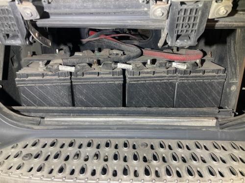 2015 Peterbilt 579 Steel Battery Box | Length: 31.50 | Width: 18.0