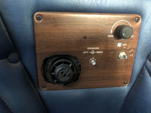 1999 Freightliner CLASSIC XL Control: Rear Heat/Ac Bunk Controls, Speaker Control, And Light, Missing 3 Knobs