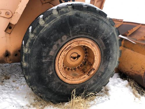 1999 Case 921C Right Tire And Rim