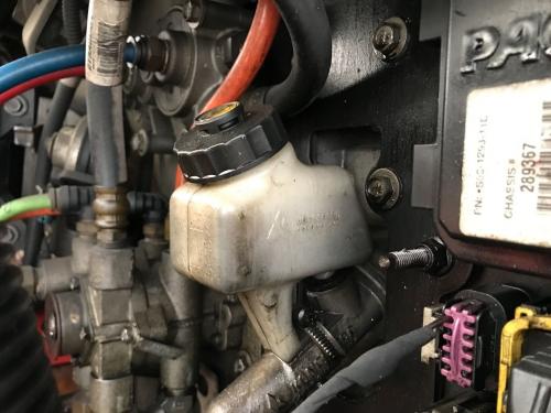 2015 Paccar E176014 Clutch Master Cylinder
