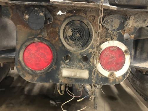 2004 Freightliner COLUMBIA 112 Tail Panel: Has Rust