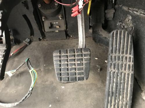 2015 Freightliner CASCADIA Foot Control Pedals
