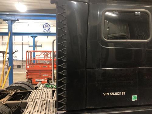 Volvo VNL Black Right Lower Fairing/Cab Extender