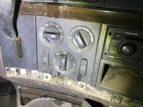 2015 Volvo VNL Heater & AC Temp Control: 3 Knobs, 2 Buttons
