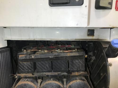 2015 Volvo VNL Trim Under Cab And Sleeper W/ Outlet
