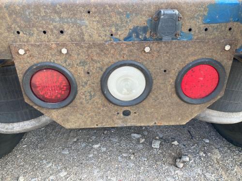 2001 Freightliner CLASSIC XL Tail Panel: 2 Red Lights, 1 White Light, Surface Rust Throughout