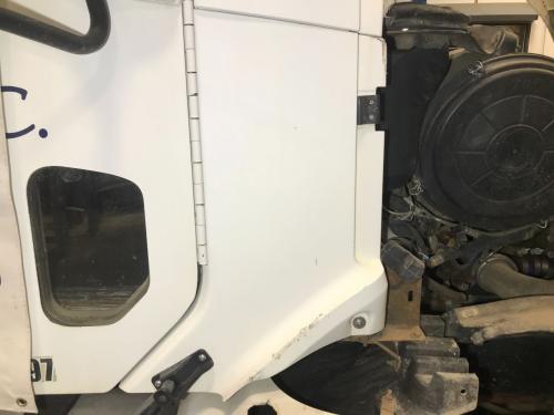 2003 Freightliner COLUMBIA 120 White Right Cab Cowl: Small Cracks Along Edge