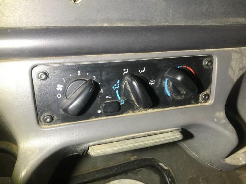 2005 Freightliner M2 106 Heater & AC Temp Control: 3 Knobs, 1 Button
