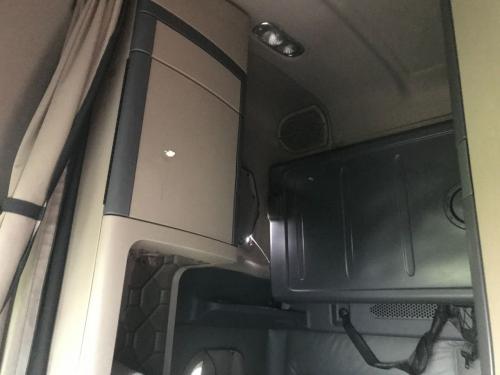 2017 Freightliner CASCADIA Right Cabinets