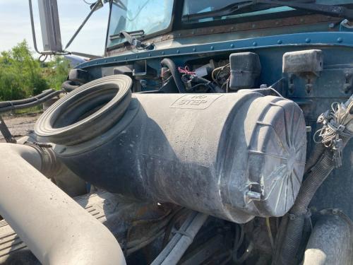 1998 Peterbilt 385 10-inch Poly Donaldson Air Cleaner