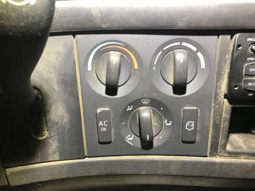 2009 Volvo VNL Heater & AC Temp Control: 3 Knobs, 2 Buttons