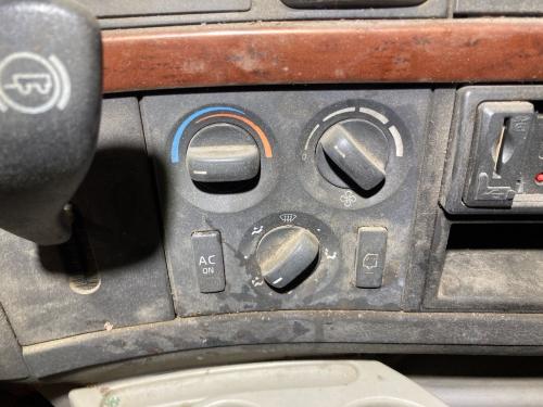 2007 Volvo VNL Heater & AC Temp Control: 3 Knobs, 2 Buttons