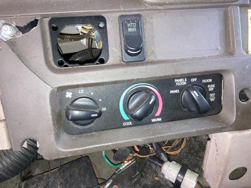 2003 Sterling L7501 Heater & AC Temp Control: 3 Knobs
