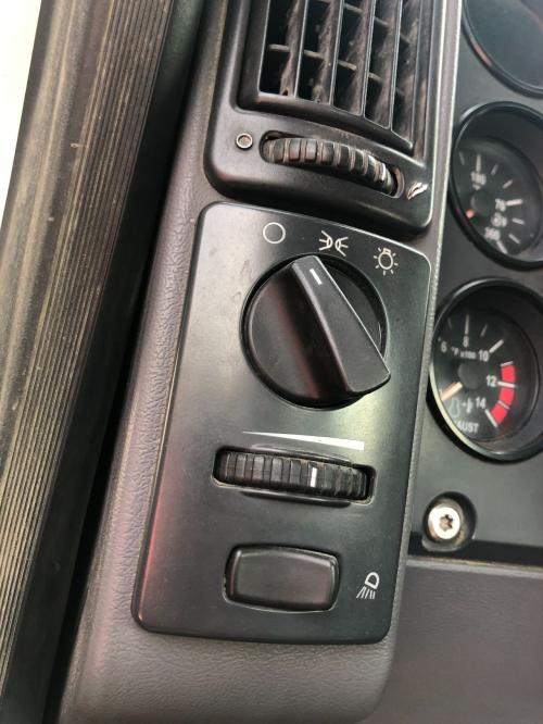 Mack CXU Dash Panel: Switch Panel