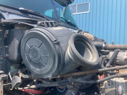 2001 Freightliner COLUMBIA 120 14-inch Poly Donaldson Air Cleaner