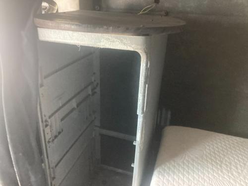 2001 Freightliner COLUMBIA 120 Right Cabinets