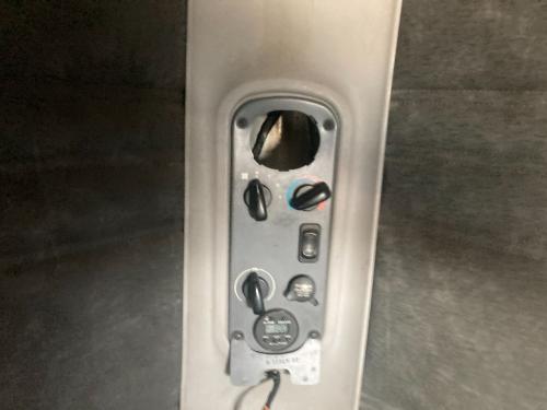 2001 Freightliner COLUMBIA 120 Control: Missing Light