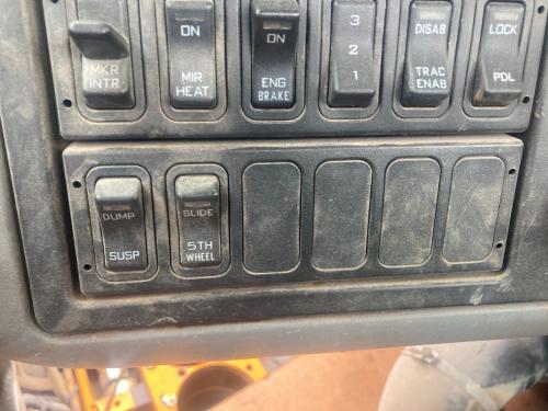 International 8600 Dash Panel: Switch Panel