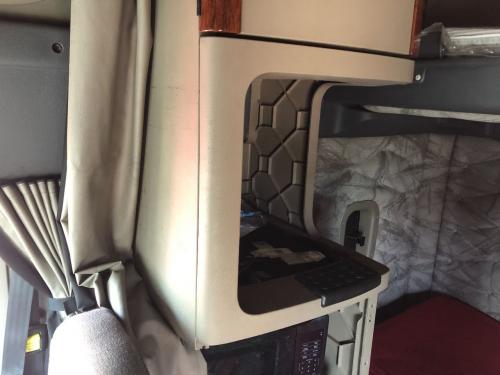 2015 Freightliner CASCADIA Right Cabinets