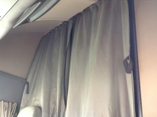 2016 Freightliner CASCADIA Both Interior, Curtains