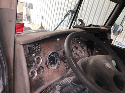 2005 Kenworth T800 Dash Assembly
