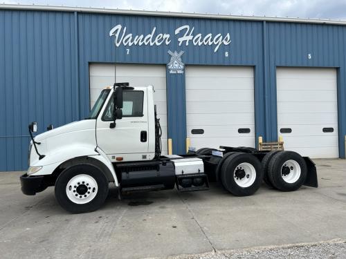 2007 International 8600 Truck: Tractor, Tandem Axle Day Cab