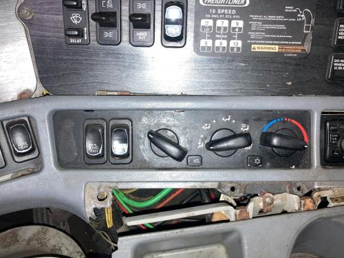 2006 Freightliner COLUMBIA 120 Heater & AC Temp Control: 3 Knobs, 2 Buttons