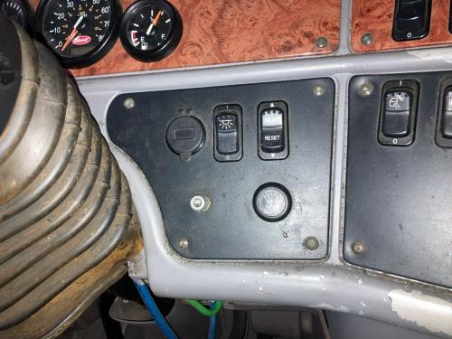 Peterbilt 387 Dash Panel: Switch Panel