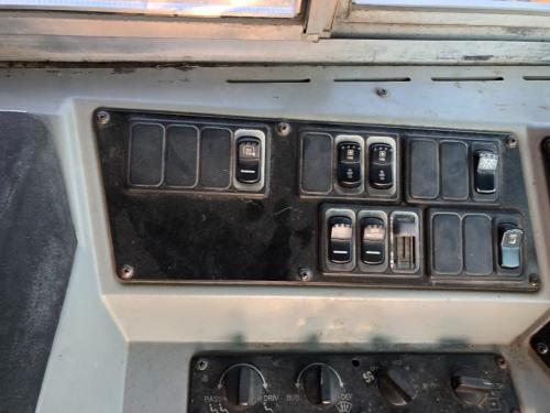 International 3800 Dash Panel: Switch Panel