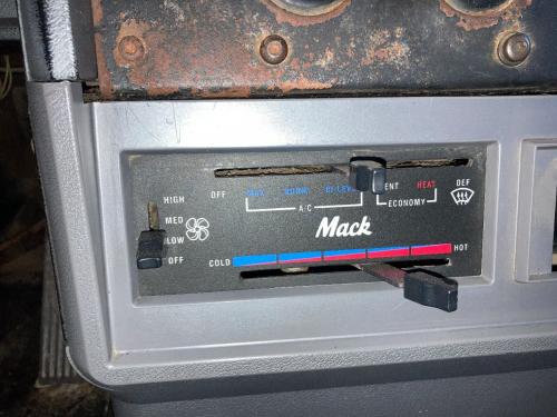1997 Mack CH Heater & AC Temp Control: 3 Slides