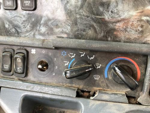 2003 Freightliner COLUMBIA 120 Heater & AC Temp Control: 3 Knob, 2 Switch, Does Not Include 1 Knob