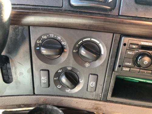 2013 Volvo VNL Heater & AC Temp Control: 3 Knobs, 2 Buttons
