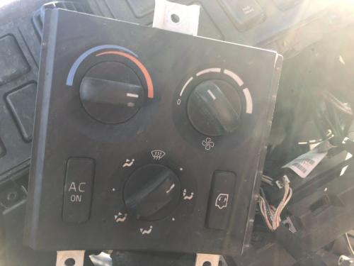 2018 Volvo VNL Heater & AC Temp Control: 3 Knobs, 2 Buttons
