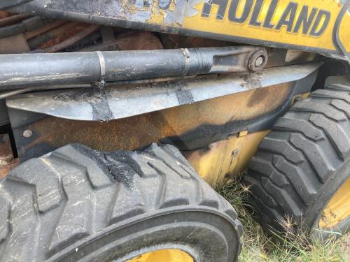 2007 New Holland L175 Right Fender: P/N 87058956