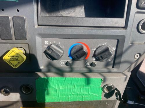 2015 Mack CXU Heater & AC Temp Control: 3 Knobs, 2 Buttons
