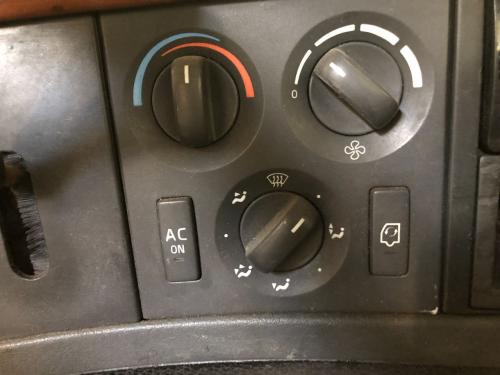 2006 Volvo VNL Heater & AC Temp Control: 3 Knobs, 2 Buttons
