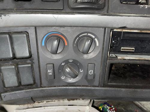 2007 Volvo VNL Heater & AC Temp Control: 3 Knobs, 2 Buttons