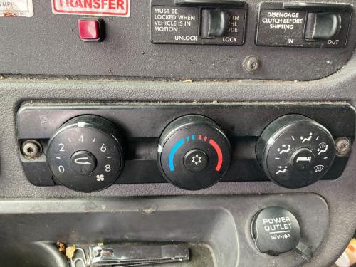 2015 Freightliner CASCADIA Heater & AC Temp Control: 3 Knobs, 3 Buttons; Crack On Left Side (Shown In Pictures)