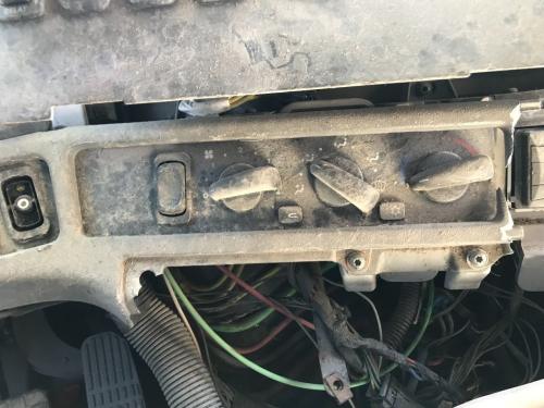 2007 Freightliner COLUMBIA 120 Heater & AC Temp Control: 3 Knob, 2 Button, 1 Switch