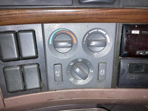 2016 Volvo VNL Heater & AC Temp Control: 3 Knobs, 2 Buttons