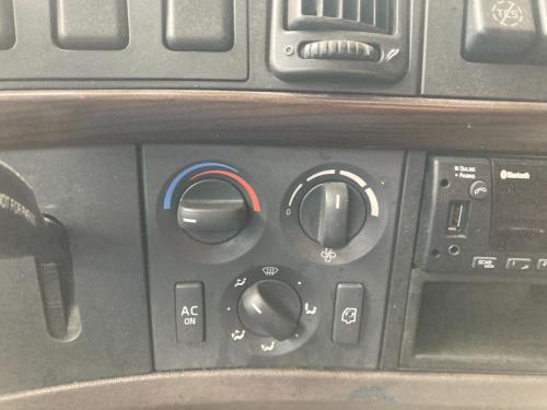 2013 Volvo VNL Heater & AC Temp Control: 3 Knob 2 Button