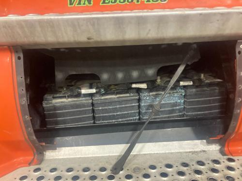 2014 Kenworth T680 Steel Battery Box | Length: 31.00 | Width: 32.0
