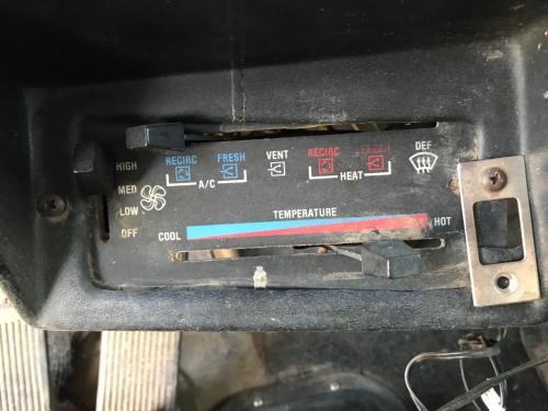 1987 Peterbilt 379 Heater & AC Temp Control: 3 Levers