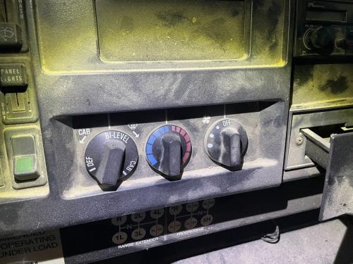 1990 International 4900 Heater & AC Temp Control: 3 Knobs, Heat Only