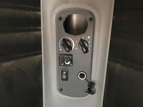 2013 Freightliner COLUMBIA 120 Control: Missing Top Light